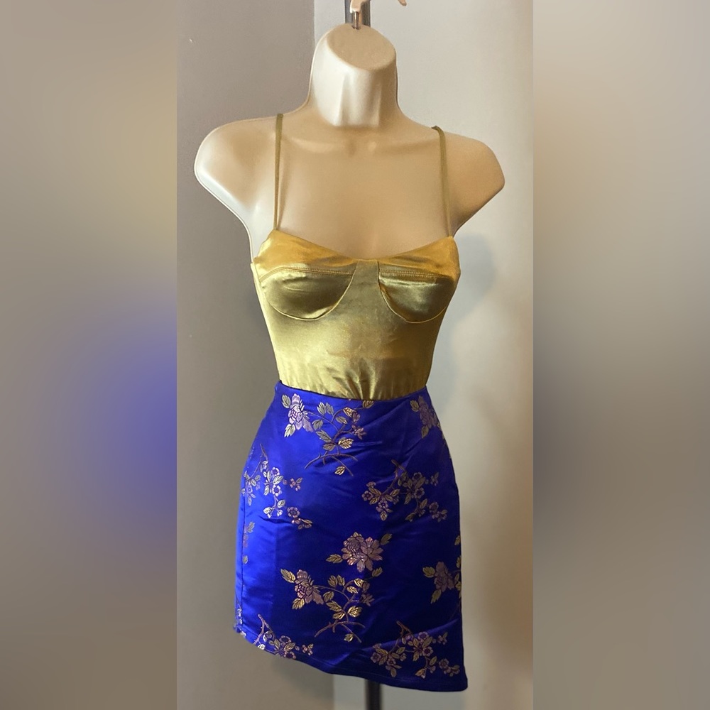 About Us “Elsa” Asymmetrical Mini Skirt Blue Satin with Floral Embroidery XS - Picture 7 of 7